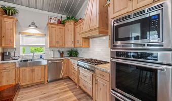 5004 Oak St, Bay St. Louis, MS 39520