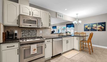 8 Eagle Dr, Bayville, NJ 08721