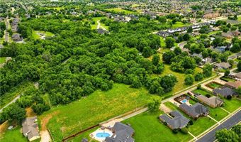 2904 SW 2nd St, Bentonville, AR 72712