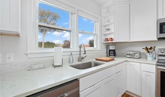 6 Cliff Ter, Newport, RI 02840