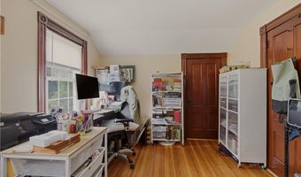 82 Van Zandt Ave, Newport, RI 02840