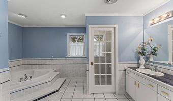 4 Quail Run Dr, Danbury, CT 06811