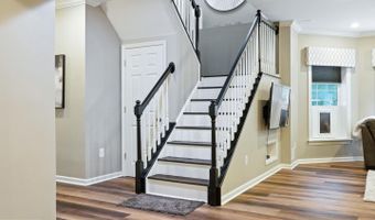 22530 FOREST RUN Dr, Ashburn, VA 20148