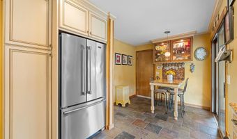 38 Hillvale Rd, Albertson, NY 11507