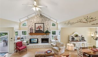 643 Isle View Dr, Akron, OH 44319