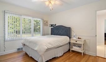 200 N Forest Ct, Addison, IL 60101