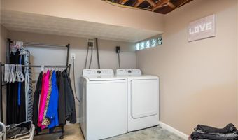 33 Wilbur Rd, Lincoln, RI 02865