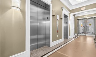 851 N GLEBE Rd 1419, Arlington, VA 22203