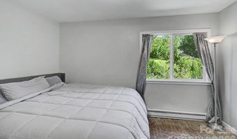 102 Wicklow Dr, Asheville, NC 28806