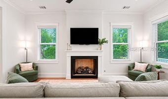 37 Park Sq S, Beaufort, SC 29907