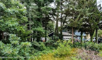 15 Cedarcrest Dr, Bayville, NJ 08721