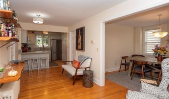14 Lee Ave, Newport, RI 02840