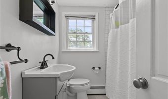 80 PECK Ave, Bristol, RI 02809