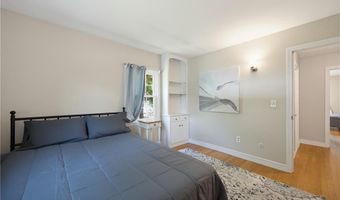 34 Foxhill Ave, Bristol, RI 02809