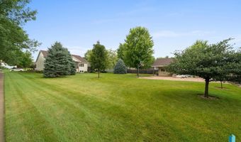 304 S Country Club Ave, Brandon, SD 57005