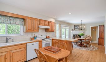 3 Red Barn Ln, Brookfield, CT 06804