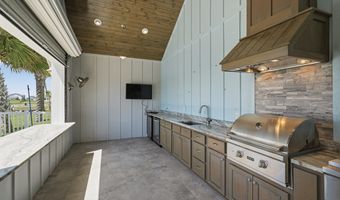1009 Fiji Dr, Rockport, TX 78382