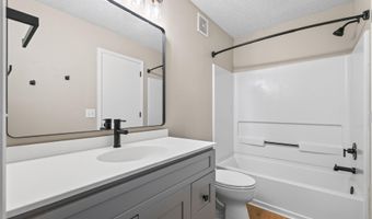 7047 139th Ave NW, Anoka, MN 55303