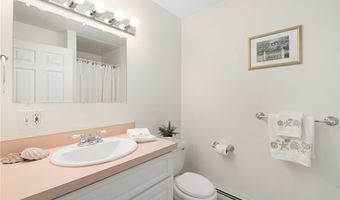110 HOUSTON Ave, Narragansett, RI 02882