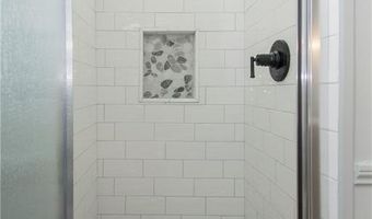 17 Rosedale Ct, Middletown, RI 02842