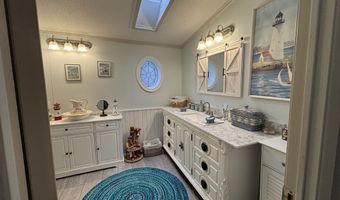 5 Freedom Ln, Belfast, ME 04915