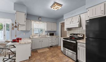 120 Vernon St, Algoma, WI 54201