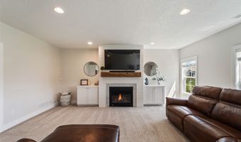 901 Cardinal Dr, Polk City, IA 50226