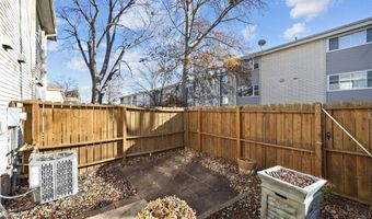 842 Wendevy Ct, Ballwin, MO 63011