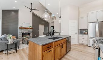 2516 E Chestnut Trl, Brandon, SD 57005