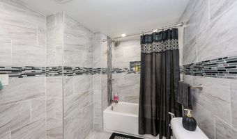 304 Oak St, Angola, IN 46703