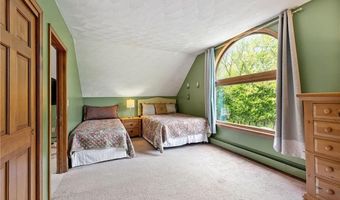 101 Nancy Ln, Burrillville, RI 02830