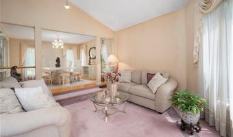 22 Golden View Dr, Johnston, RI 02919