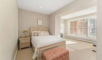 423 Hope St C, Bristol, RI 02809