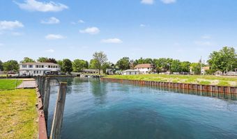142 Channelsyde Dr, Algonac, MI 48001