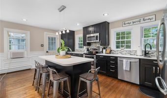 138 Homecrest Ave, North Smithfield, RI 02896