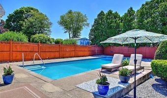 62 Meadowcrest Dr, Cumberland, RI 02864