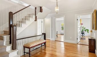 84 Rodman St, Narragansett, RI 02882
