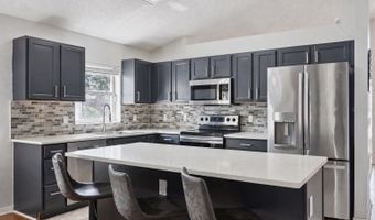 1047 ROYAL OAKS Dr, Apopka, FL 32703