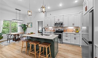 2 Stanhope Ln, Bella Vista, AR 72715