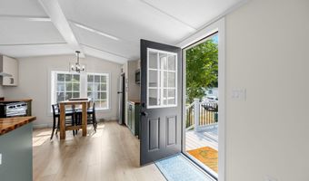 15 1st St 15, Bourne, MA 02532