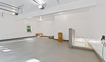 25 Lake Grove Ln, Auburn, ME 04210
