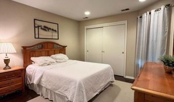 3 Ray Ct, Bedminster, NJ 07921