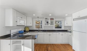 200 Narragansett Ave, East Providence, RI 02915