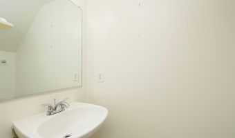 5236 BALLYCASTLE Cir, Alexandria, VA 22315