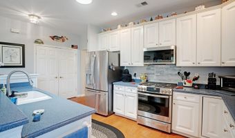 10 Harbor Pl, Barnegat, NJ 08005