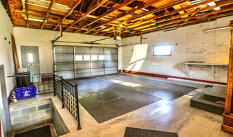 903 Willow Dr, Aberdeen, SD 57401
