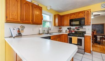 65 Jeri Lynn Cir, Warwick, RI 02886