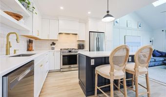 87 Nipmuc Trl B, North Providence, RI 02904