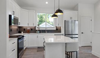 202 NW Thurston Ave, Bend, OR 97703