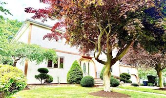 74 Plymouth Rd, East Providence, RI 02914